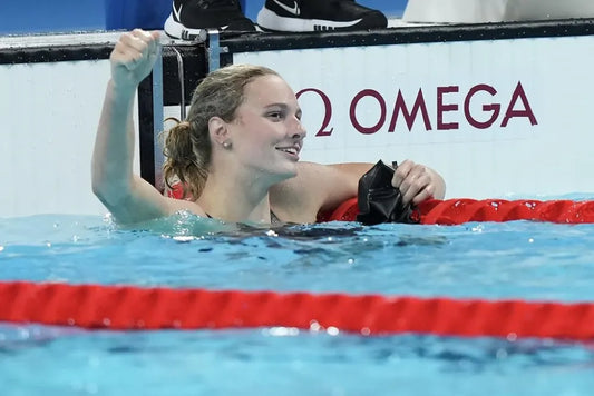 Summer McIntosh : La Fille en Or du Canada Brille à Paris 🌟