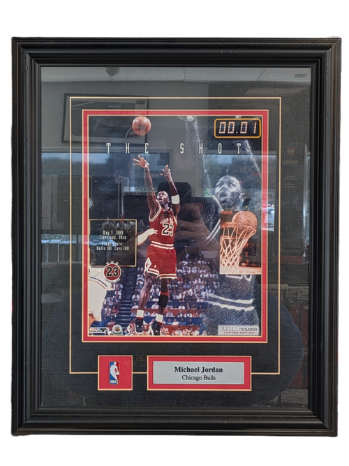 CADRE MICHAEL JORDAN #'d THE SHOT - BUZZER BEATER CHICAGO BULLS FRAMEWORK 14x17.5
